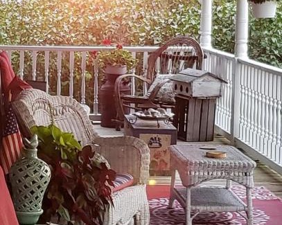 Custer Township Bed & Breakfast | Applesauce Inn Bed & Breakfast