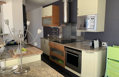 Royan Apartment | Appt 4 pers, 2 bicycles elec downtown all on foot, sea view parking, garage.