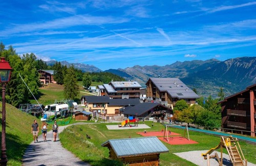 Doucy-Combelouviere Apartment | Appt avec balcon, été et hiver, Doucy-Valmorel