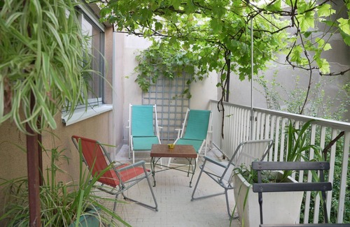 Batignolles Apartment | Appt + Terrasse sur Jardin 4 Personnes Face Métro et Parc Luther King