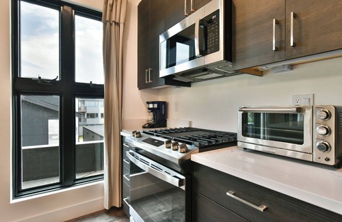 Silverthorne Condo | Après Shores Penthouse: Upscale Riverfront Retreat, Wrap-Around Balcony