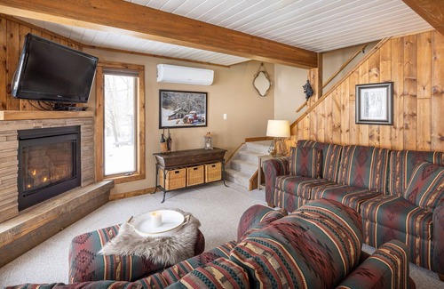 Eagle Lake Ski Chalet | *Apres Chalet*- Ski, Bike or Hike in & out