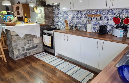 Algarvia Cottage | Aproveite Para Disfrutar Todo o Conforto e Sossego Numa Casa Típica dos Açores