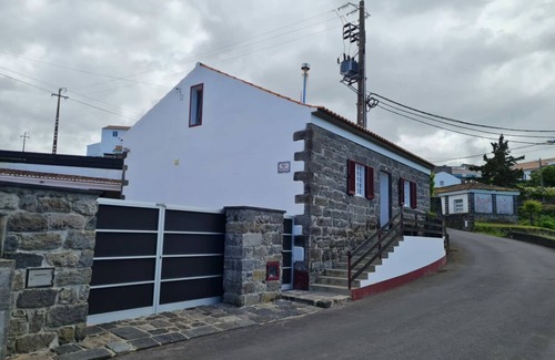 Algarvia Cottage | Aproveite Para Disfrutar Todo o Conforto e Sossego Numa Casa Típica dos Açores