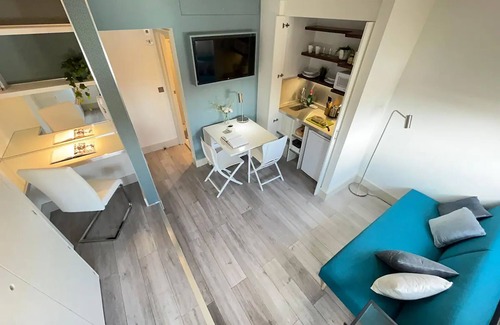 Hove Apartment | Apt. 09 - Stylish Studio Steps from Sea & Promenade