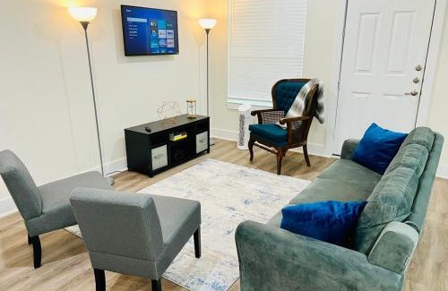 The Woodlands Apartment | Apt 2 Bedrooms 2 Full Baths FREE Parking & FREE Laundry in Unit