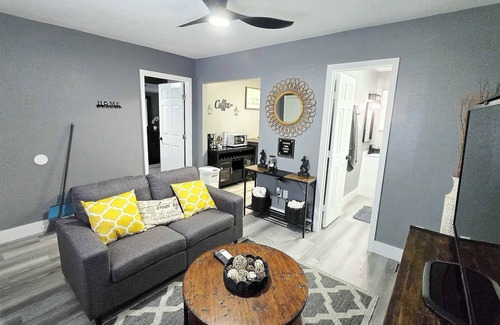 Baytown Apartment | APT#2 Quiet comfortable place near chemical plants