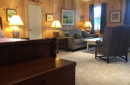 Stonington Apartment | Apt 2 Studio apartment in downtown Stonington