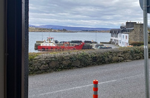Roundstone Cottage | Apt 235 - Roundstone - sleeps 4 guests in 2 bedrooms