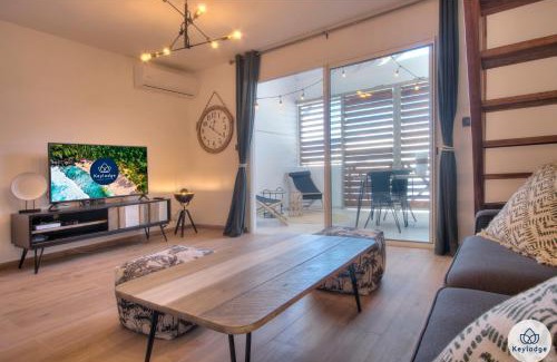 Carosse Apartment | Apt - 4 pers - Petit Duc - Rénové - 44m² - Centre de Mont Rocquefeuil - Saint-Gilles les Bains