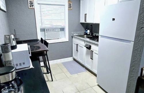 Baytown Apartment | Apt#4 Quiet comfortable place near chemical plants