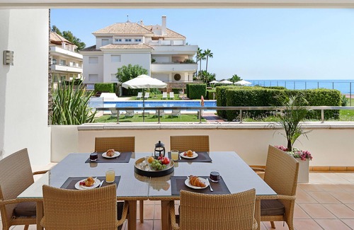 New Golden Mile Apartment | Apt 401 Luxury Serv Aparts-Estepona, 3 Bed, Heated 20m Pool, Jacuzzi - an Oasis
