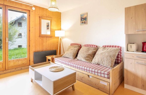 Saint-Sorlin-d'Arves Apartment | Apt 5 ppl, mountains view, heated pool