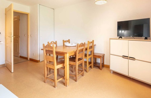 Saint-Sorlin-d'Arves Apartment | Apt 5 ppl, mountains view, heated pool