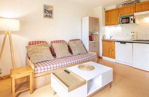 Saint-Sorlin-d'Arves Apartment | Apt 5 ppl, mountains view, heated pool