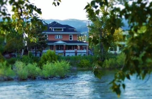University District Apartment | Apt. #6 · Goldsmith's River Front Inn - Rock Creek Apartment