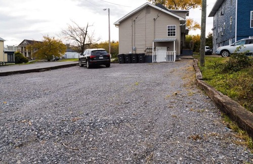 Knoxville Condo | Apt C · ✧Knoxville Historical Hideaway✧ Volunteer Suite