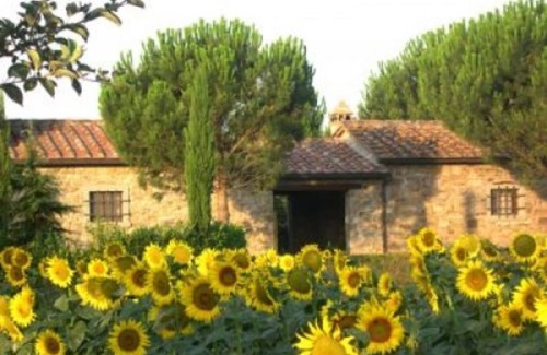 Camucia House | Apt in 19th century farmhouse near Cortona, pool, garden and beautiful views