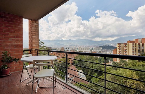 Castropol Apartment | Apt in Medellin, El Poblado. Trendy, Chic & Cozy
