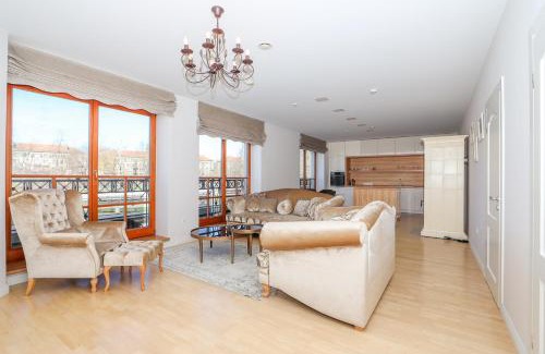 Old Town Apartment | Apt Near Meridianas with Parking I ᴄᴏʜᴏsᴛ