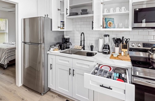 Northside House | Apt Near Midtown + Downtown | WiFi Games Pets TV