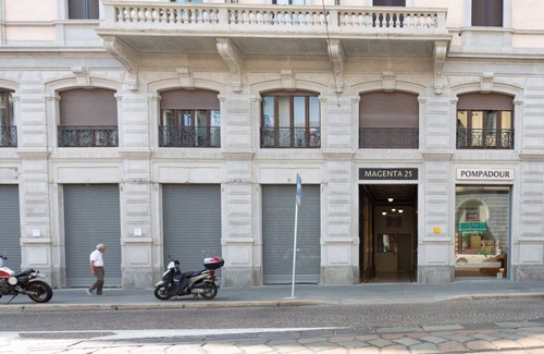 Magenta Apartment | APT overlooking quiet inner courtyard!