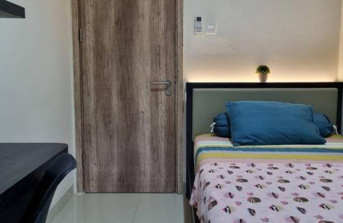 Ragunan Apartment | Apt Pejaten Park Residence 2 BR Grey dgn Netflix, Bathub, Pool