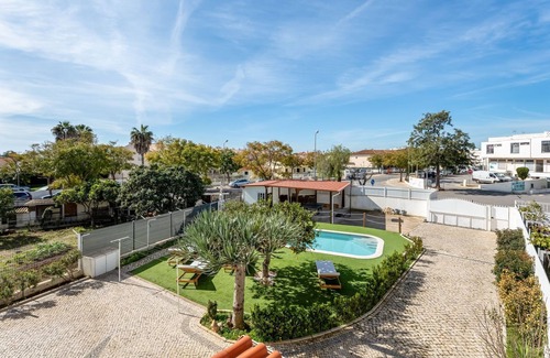 Albufeira Apartment | Apt T3 Luminoso c/Piscina Ferreiras by LovelyStay