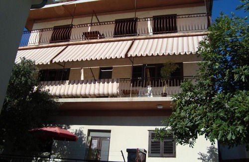 Jesenice Apartment | Apt Vedrana - 150 m from the beach