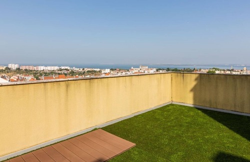 Beato Apartment | Apt with Stunning River Views and Private Rooftop!
