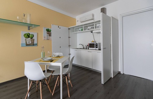 Stresa Apartment | Apt with terrace, balcony ,WiFi, A/C, in historic center of Stresa, just by lake