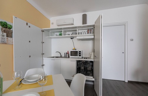 Stresa Apartment | Apt with terrace, balcony ,WiFi, A/C, in historic center of Stresa, just by lake