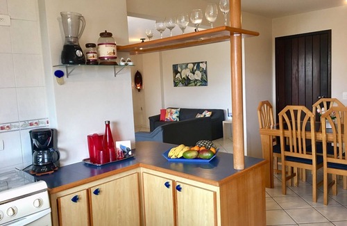 Guaratuba Apartment | Apto 31 Guaratuba 2 blocks beach central Cristo Ar cond, Wi-fi Churrasq. Garage