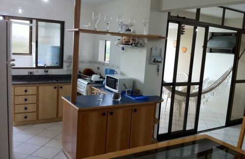 Guaratuba Apartment | Apto 31 Guaratuba 2 blocks beach central Cristo Ar cond, Wi-fi Churrasq. Garage