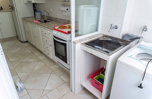 Vila Alzira Apartment | Apto a 250m da Praia do Tombo no Guarujá/SP