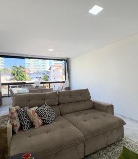Piratuba Apartment | Apto Girassol - 2 Quartos, Apto moderno,confortável e de frente para avenida principal!