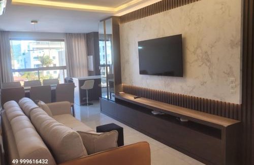 Bombas Apartment | Apto novo 2 suítes, alto padrão, familiar, piscina aquecida no condomínio, 1 quadra mar