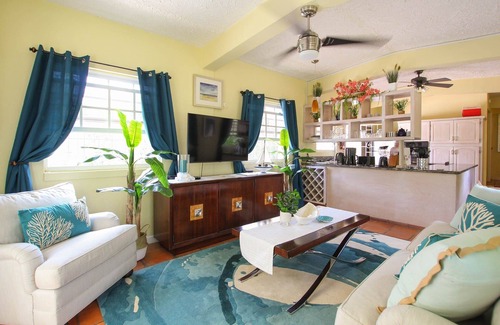 Sunset Crest House | Aqua Bliss 3 Bedroom Home by Bluescape