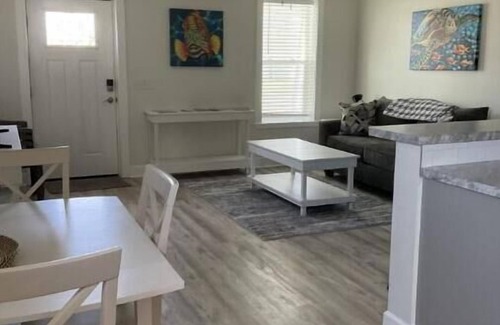 Port Lagoon House | Aqua Diver is a darling 1 BR house on the East end of Panama City Beach, Florida