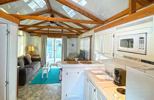 Tavernier Boat Rental | Aqua Lodge Houseboat "Tarpon"