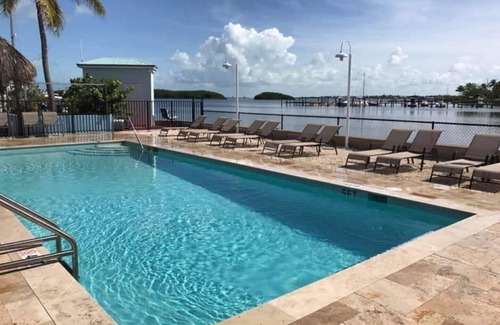 Tavernier Boat Rental | Aqua Lodge Houseboat "Tarpon"
