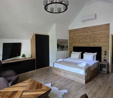 Sumadija Hotel | Aqua Raj ND