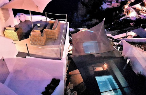 Kamari Villa | Aqua Terra villa on the cliff, 2 HOUSES, 2 plunge pools, UP TO 8 PERSONS