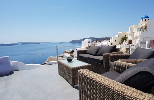 Kamari Villa | Aqua Terra villa on the cliff, 2 HOUSES, 2 plunge pools, UP TO 8 PERSONS