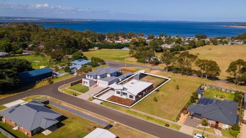 Eagle Point House | Aqua Views