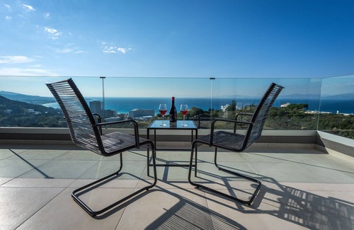 Petaloudes Apartment | Aquarama Pool Apts - Avra