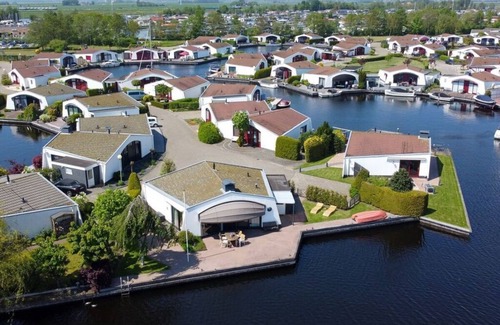 Lemmer House | Aquaronde 110 Comfortable holiday residence