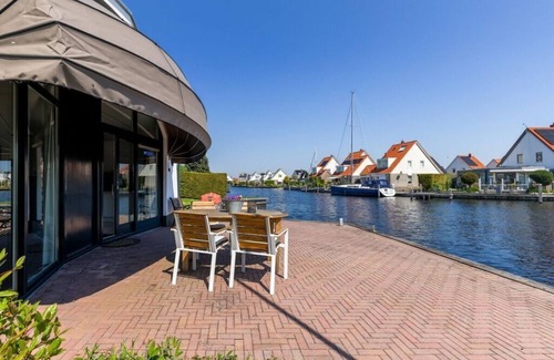 Lemmer House | Aquaronde 110 Comfortable holiday residence