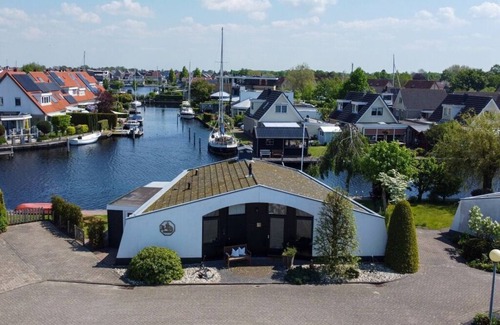 Lemmer House | Aquaronde 110 Comfortable holiday residence