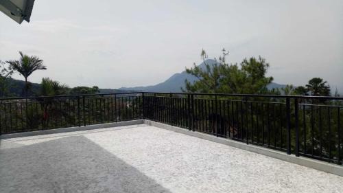 Tretes House | Arainn Bed & Breakfast Tretes Prigen by ecommerceloka